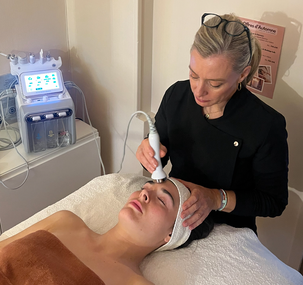 beauté visage soin hydrofacial peau eclatante et purifiée